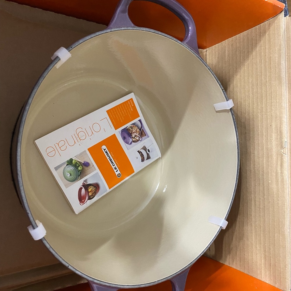 NIB Le Creuset Deep Dutch Oven Cassis